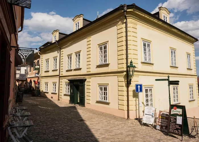 U Hradku 4*